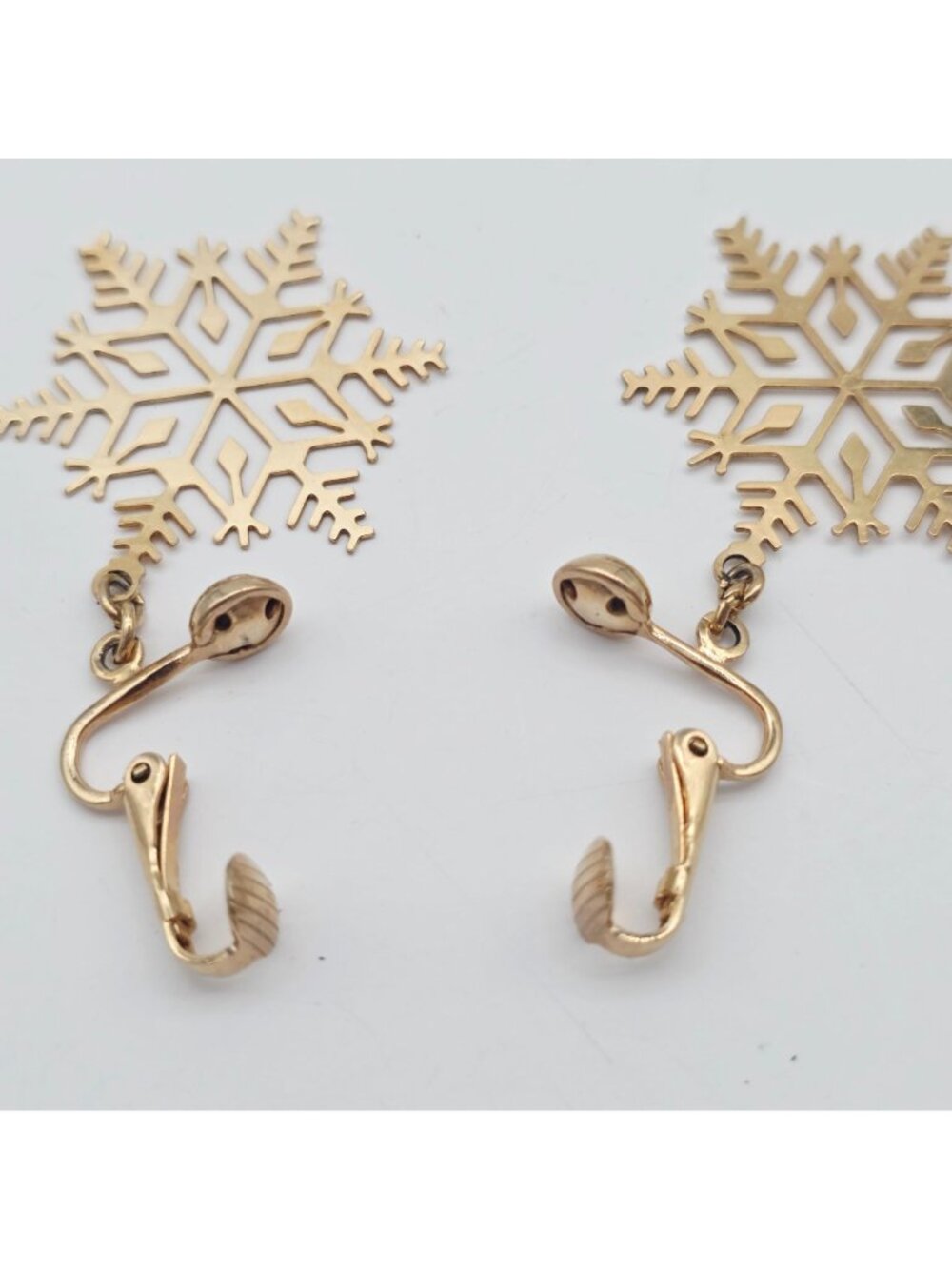 Gold-Tone Avon Snowflake Clip-On Earrings Vintage Holiday Jewelry 2" - Picture 5 of 5